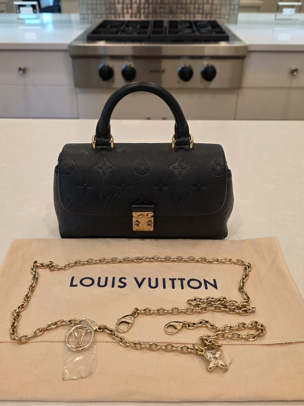 💯 Authentic Louis Vuitton Black Nano Madeleine - Picture 3 of 17